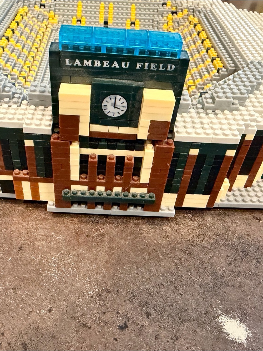 Lambeau Field Building Brick Set - Green, Brown, Cream